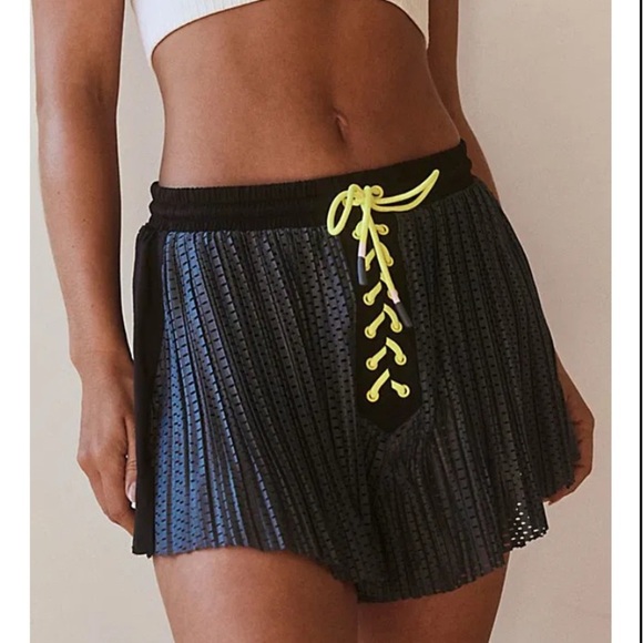 Free People Movement - Playoff Shorts Size Large - Picture 1 of 16